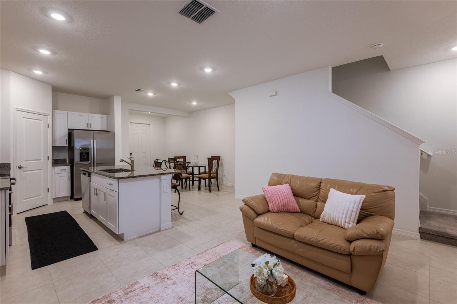 10807 E FORT WHITE COURT