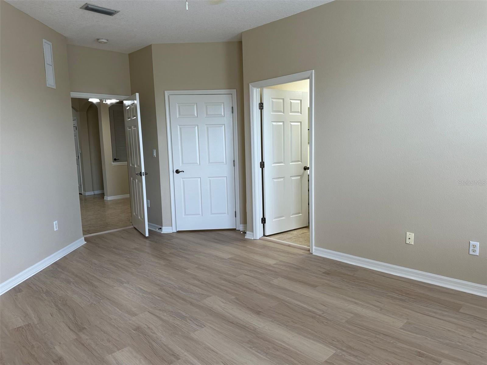 LAKESIDE/LKS/WINDERMERE - Residential Lease