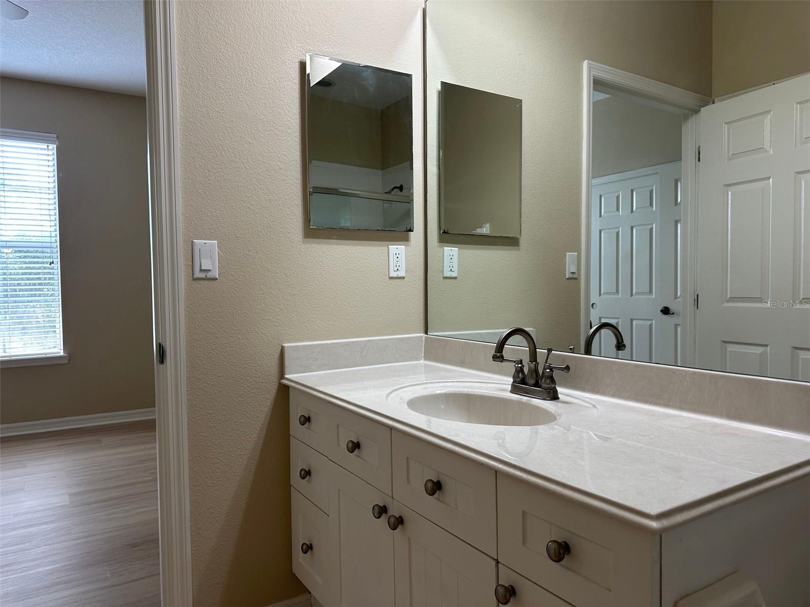 LAKESIDE/LKS/WINDERMERE - Residential Lease