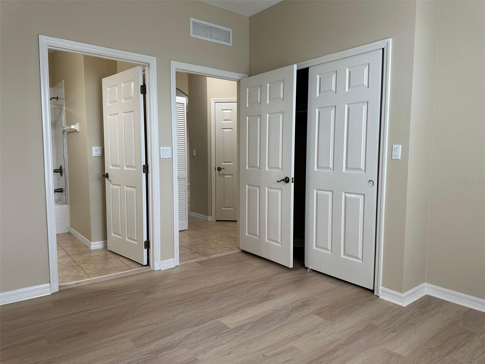 LAKESIDE/LKS/WINDERMERE - Residential Lease
