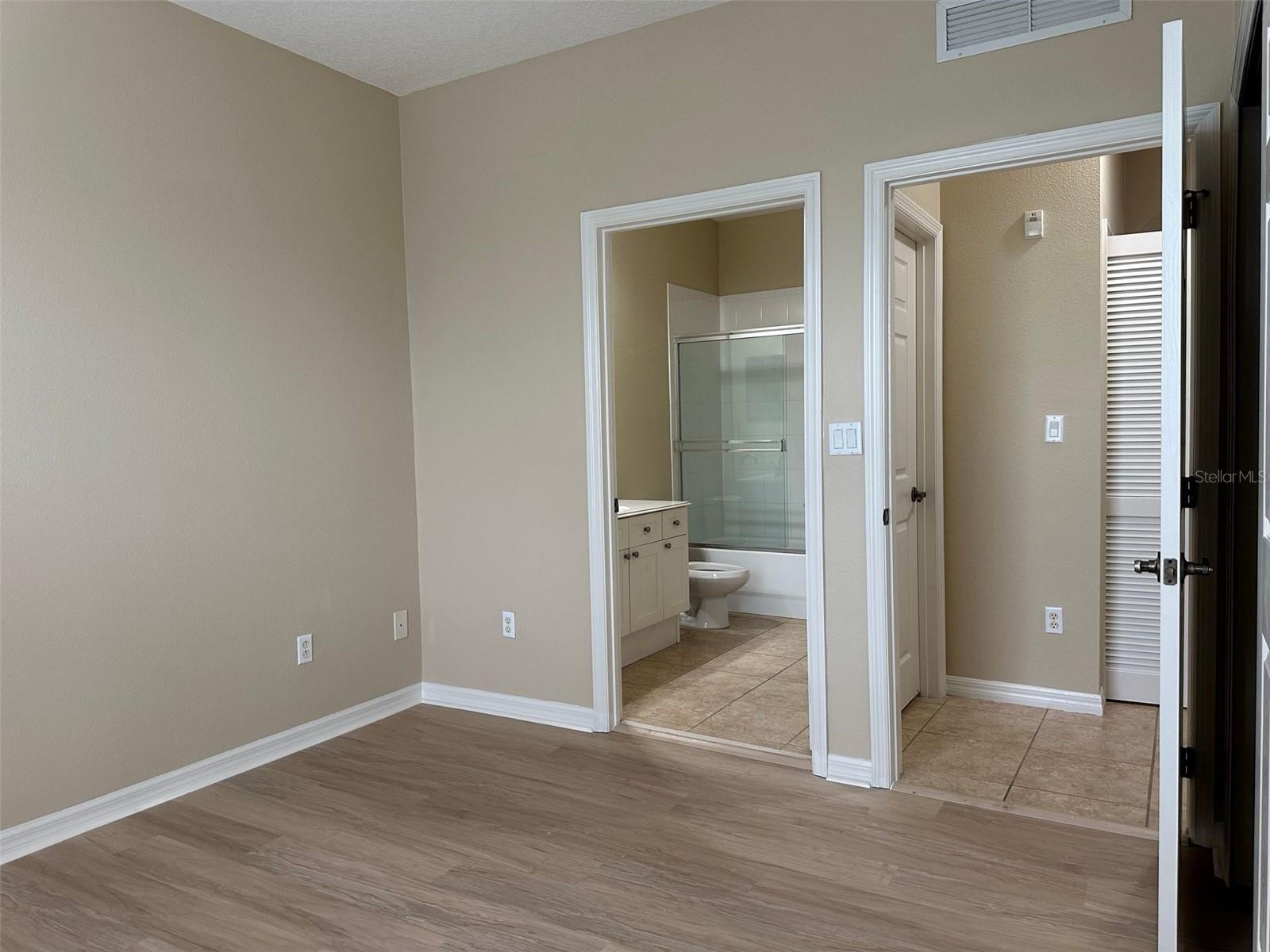 LAKESIDE/LKS/WINDERMERE - Residential Lease