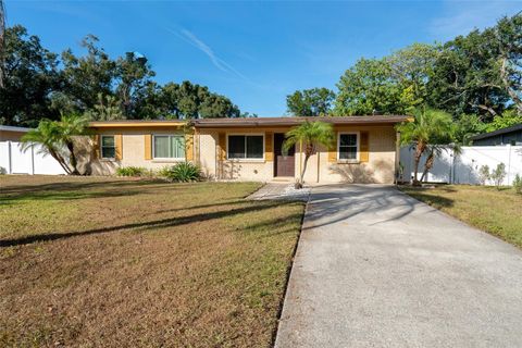 Photo of 120 Ruby Circle, Brandon, FL 33510 (MLS # TB8452918)