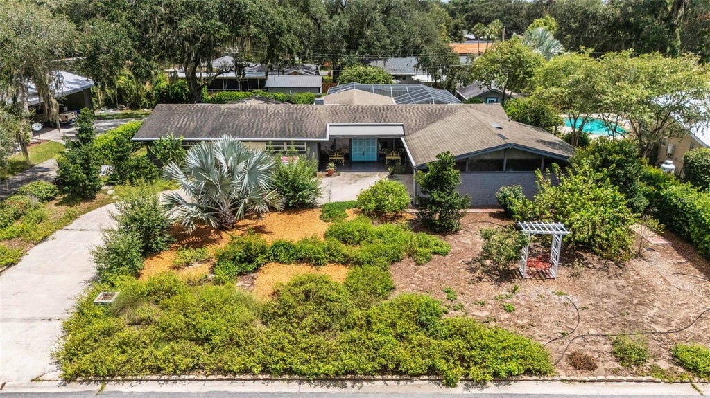 Photo of 2634 Collins Avenue, Lakeland, FL 33803 (MLS # L4964349)