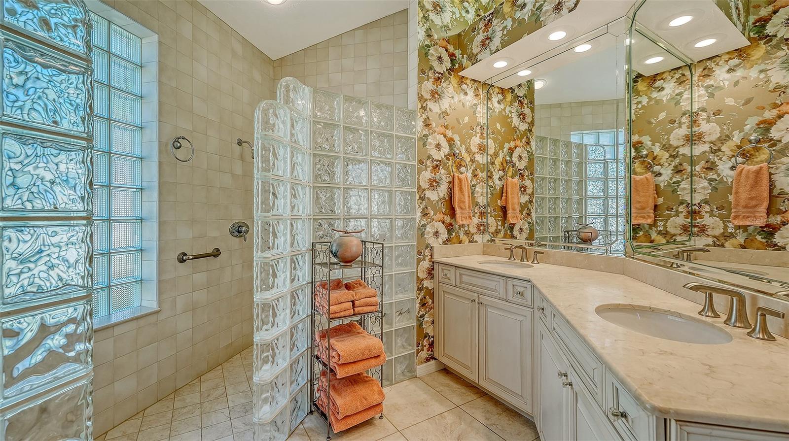 UNIVERSITY PARK COUNTRY CLUB - Residential