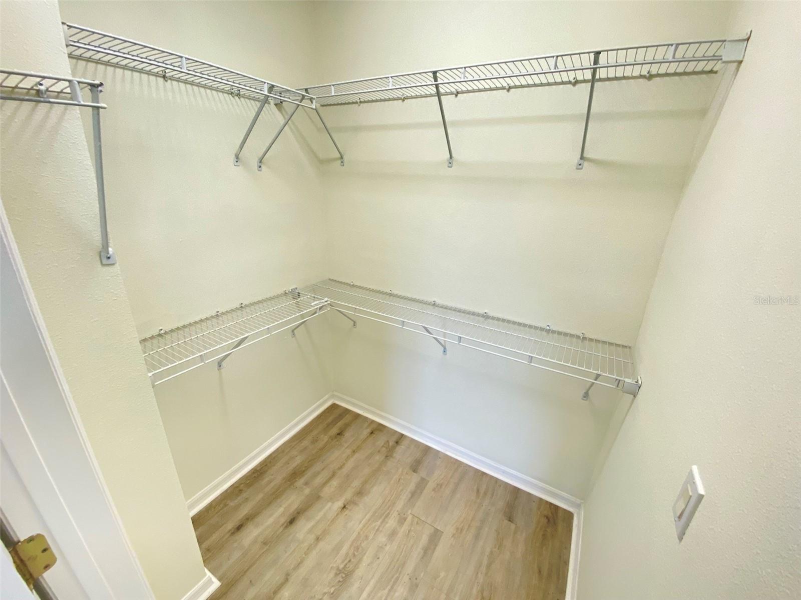 VERANDA II/LK HART - Residential Lease