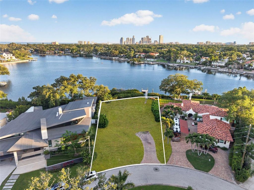 Photo of 1026 Monterey Boulevard NE, St Petersburg, FL 33704 (MLS # TB8508630)