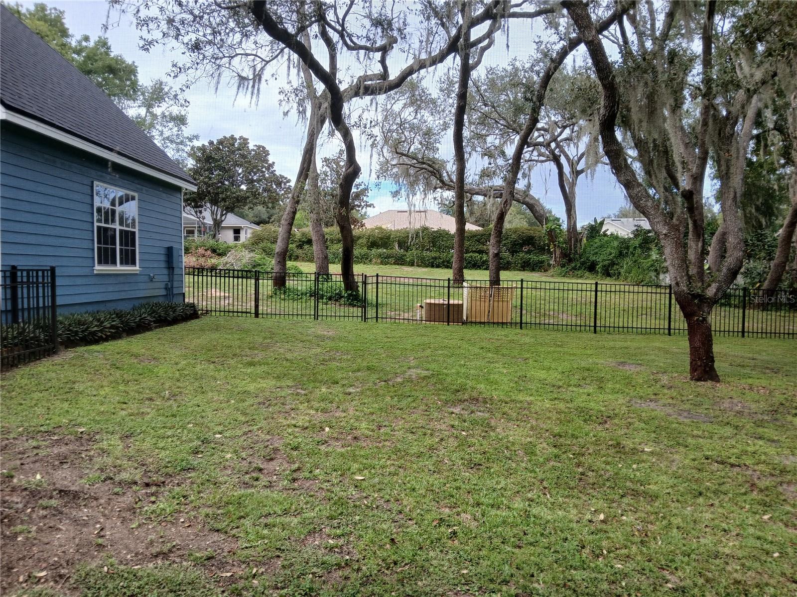LAKE LOUISA OAKS - Residential
