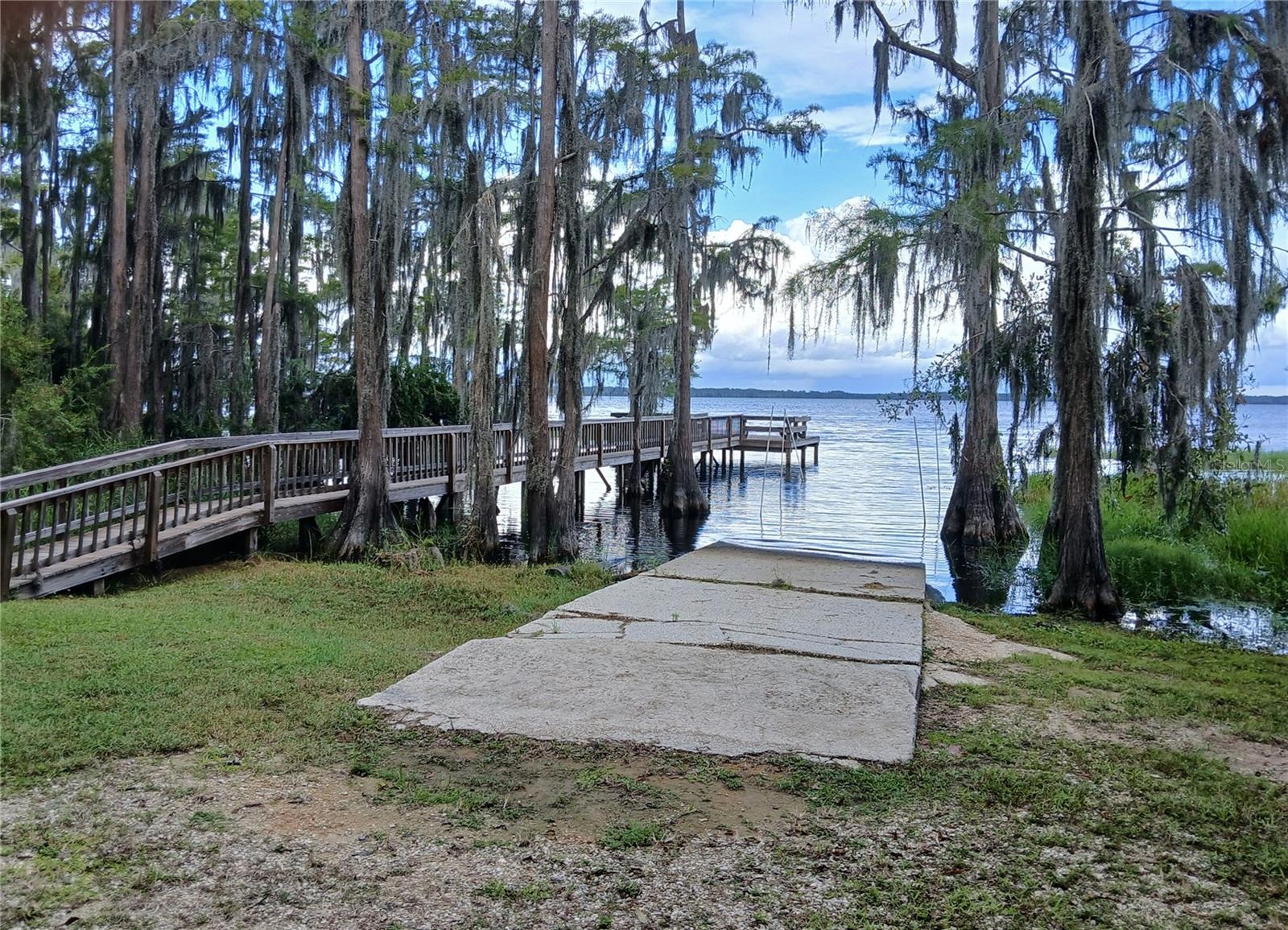 LAKE LOUISA OAKS - Residential
