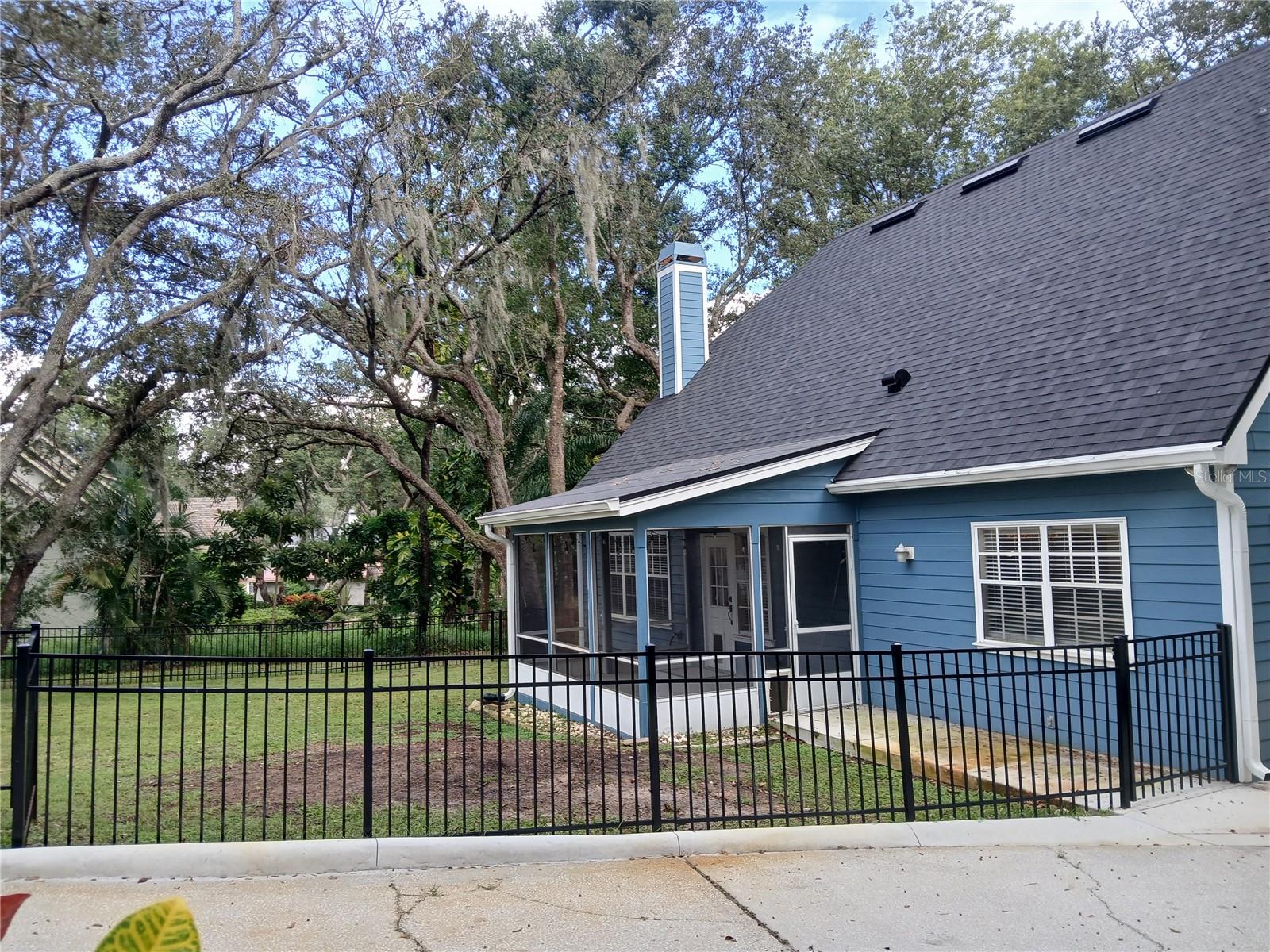 LAKE LOUISA OAKS - Residential