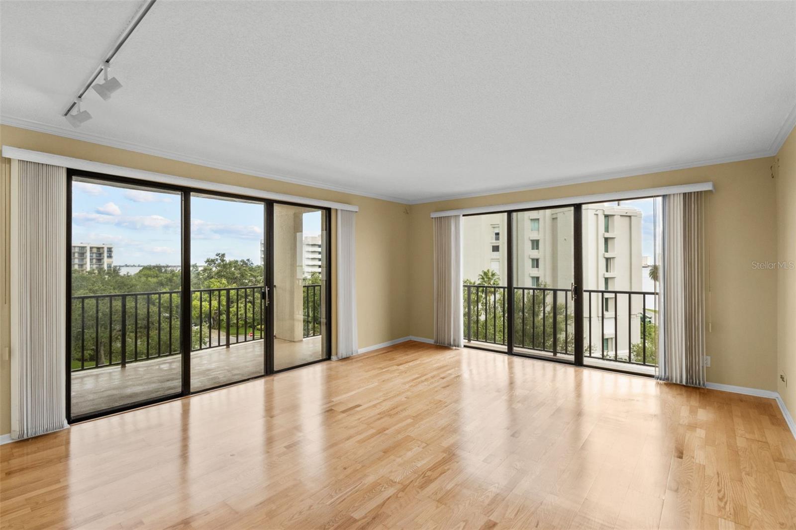 BELLEVIEW BILTMORE VILLAS OAKS - Residential