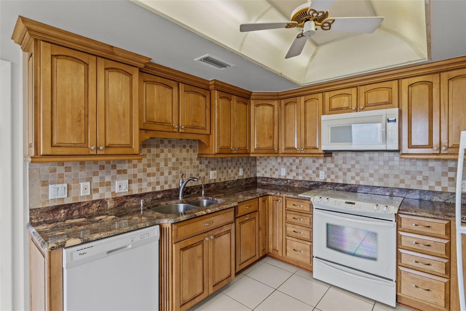 BELLEVIEW BILTMORE VILLAS OAKS - Residential