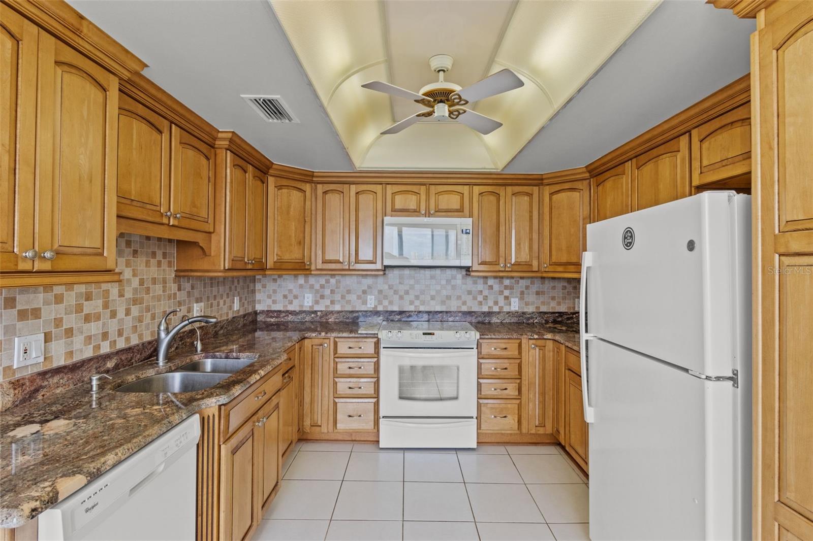 BELLEVIEW BILTMORE VILLAS OAKS - Residential