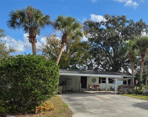 Photo of 25040 Betton Hill, Leesburg, FL 34748 (MLS # O6370763)