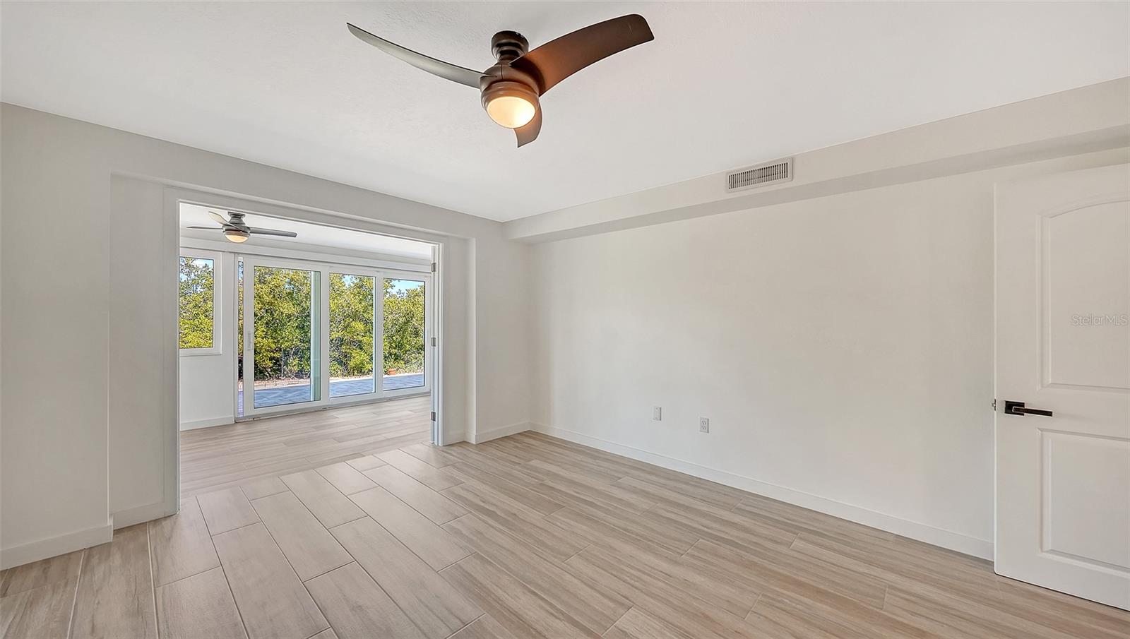 SPANISH MAIN YACHT CLUB - Residential