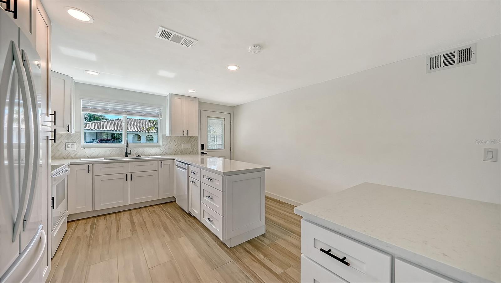 SPANISH MAIN YACHT CLUB - Residential