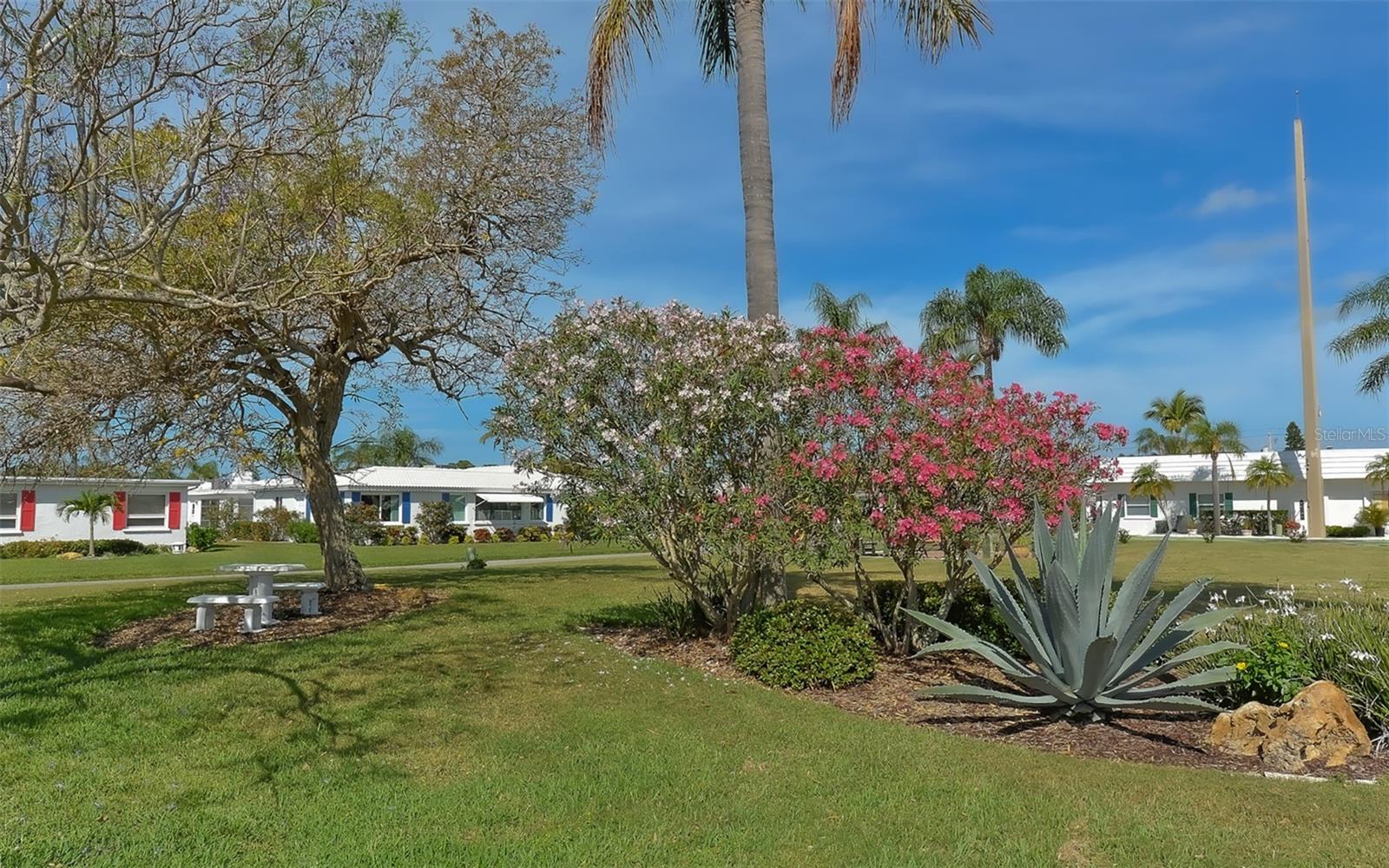 SPANISH MAIN YACHT CLUB - Residential