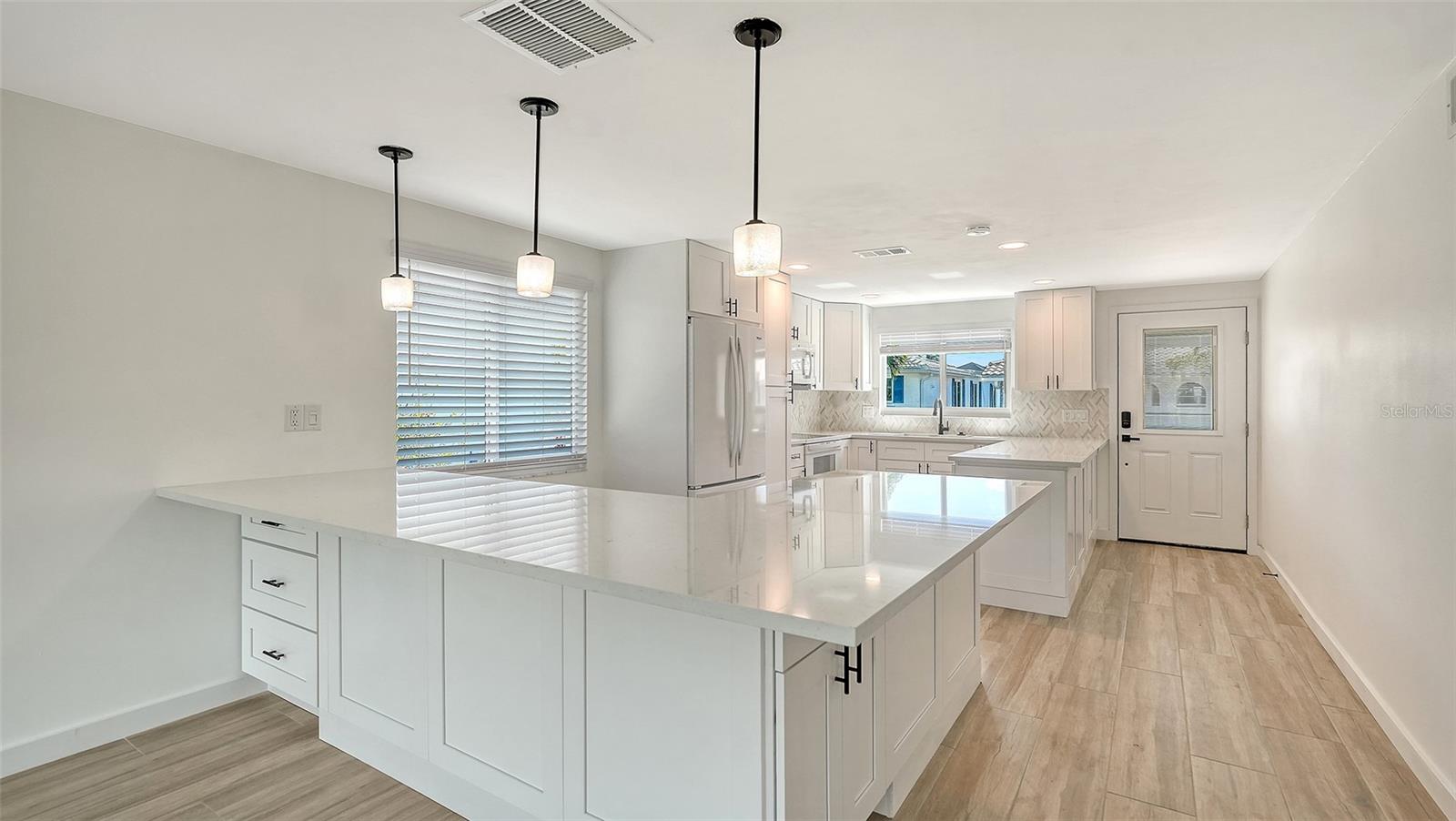 SPANISH MAIN YACHT CLUB - Residential