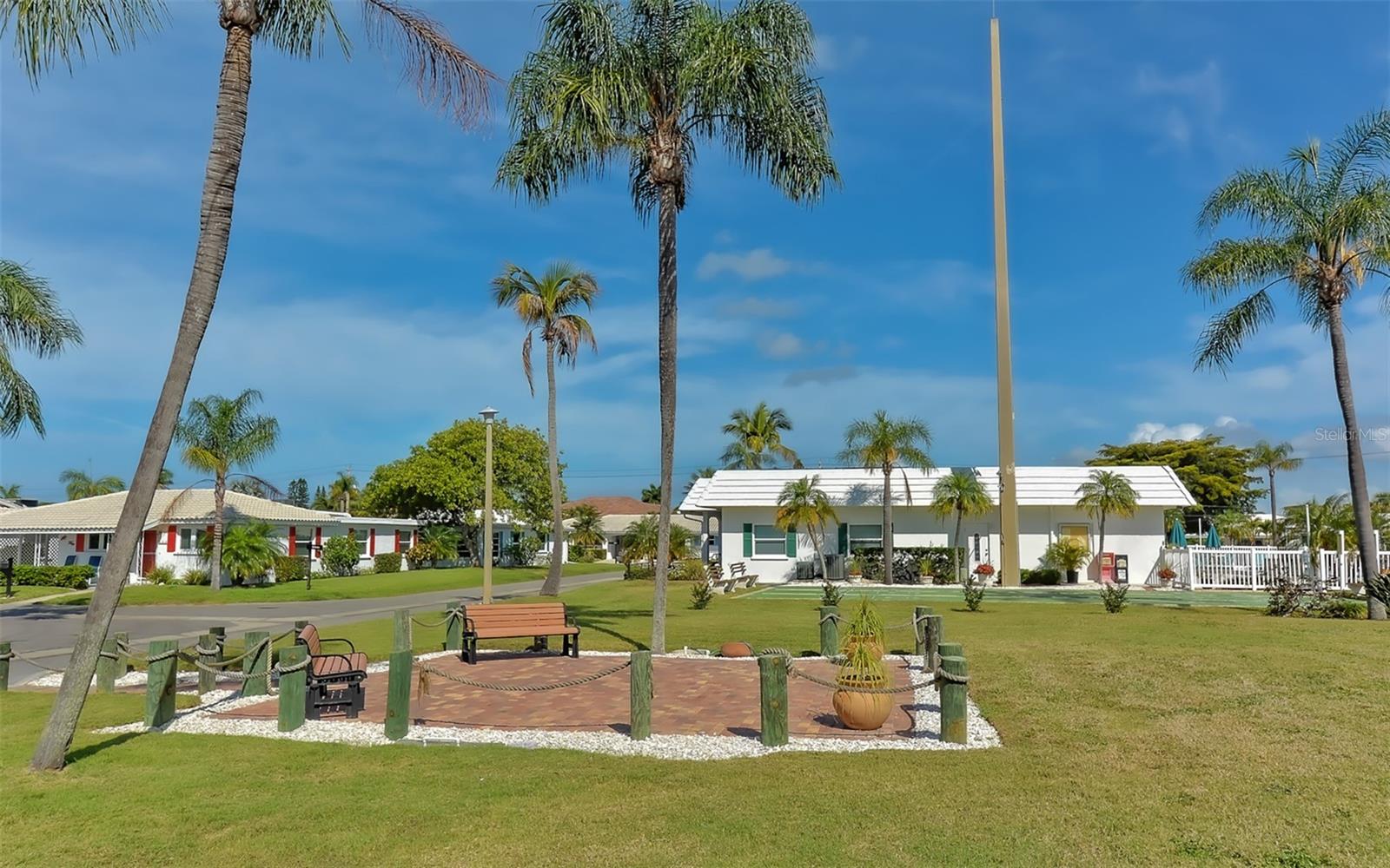 SPANISH MAIN YACHT CLUB - Residential