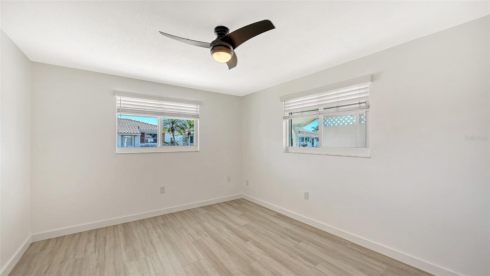 SPANISH MAIN YACHT CLUB - Residential