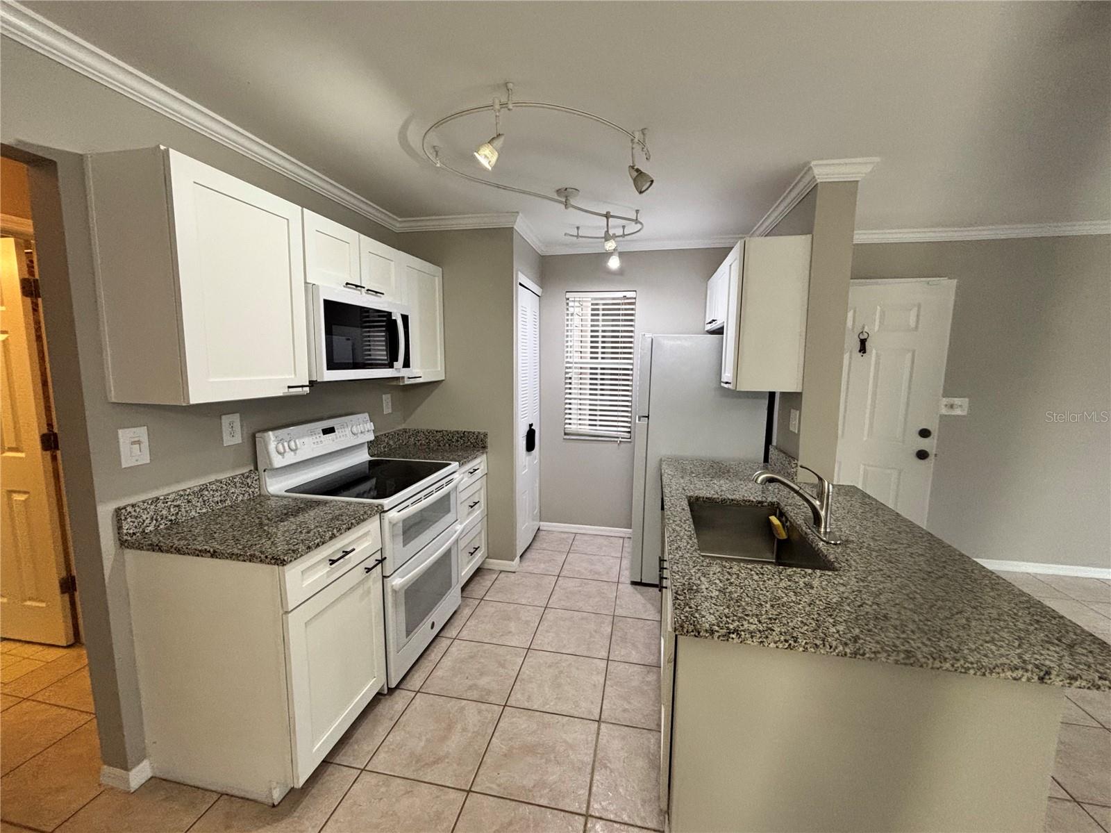 HIDDEN SPRINGS - Residential Lease