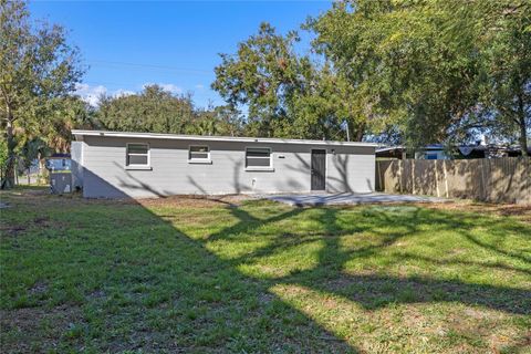 A home in WINTER HAVEN