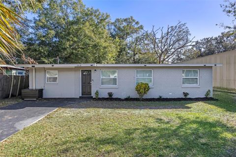 A home in WINTER HAVEN