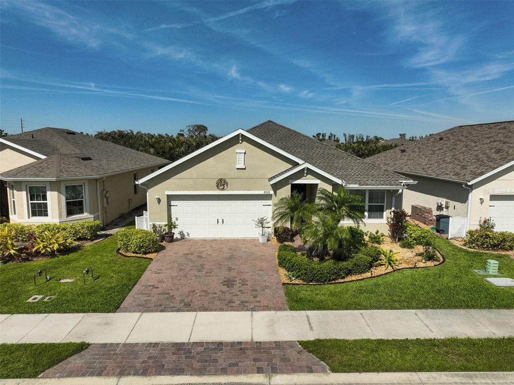 Photo of 8928 Excelsior Loop, Venice, FL 34293 (MLS # A4641917)
