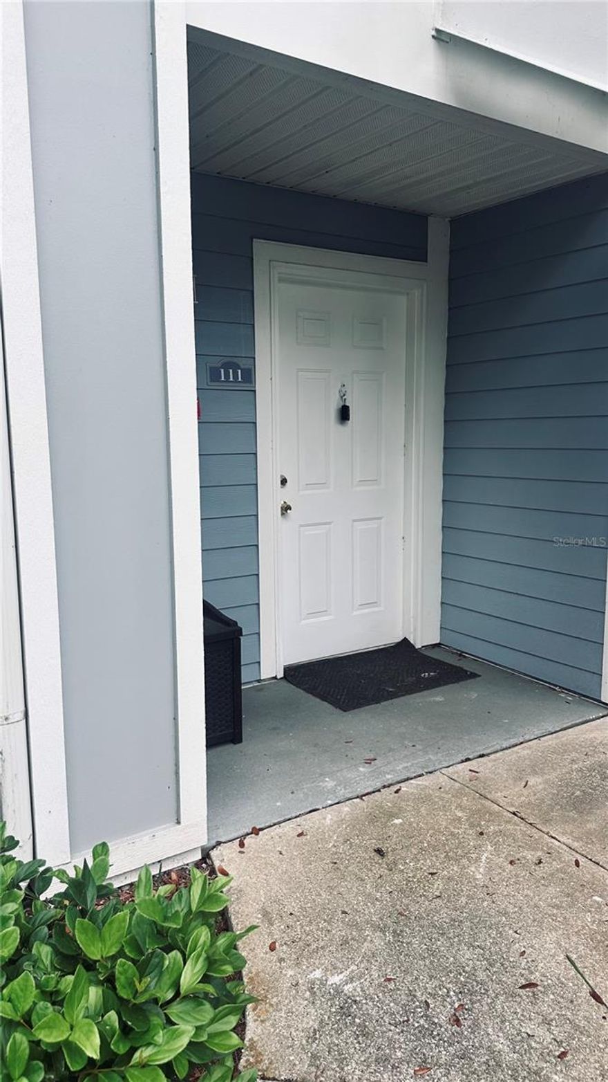 BEAUTIFULLY REMODELED 1 BEDROOM, 1 BATH CONDO IN THE HEART OF LAKE MARY! THIS MOVE-IN-READY OME FEATURES STYLISH TILE FLOORING THROUGHOUT, A SPACIOUS WALK- IN CLOSET IN THE PRIMARY BEDROOM, AND THE CONVENIENCE OF AN IN UNIT  WASHER AND DRYER. UNIT WAS TOTALLY REMODELED IN 2025. BEAUTIFUL KITCHEN AND BATHROOM.
ENJOY A VIBRANT, AMENITY-RICH LIFESTYLE IN THIS GATED COMMUNITY OFFERING SERENE WATER ACCESS WITH A FISHING DOCK, SPARKLING SWIMMING POOLS, PLAYGROUND AREAS AND A WELCOMING CLUBHOUSE. PERFECTLY LOCATED WITH EASY ACCESS TO SHOPPING, DINING, AND MAJOR ROADWAYS-EVERYTHING YOU NEED IS JUST MINUTES AWAY.
WHERE YOU'RE A FIRST TIME BUYER, DOWNSIZING,OR LOOKING FOR A GREAT INVESTMENT OPPORTUNITY, THIS CONDO OFFERS COMFORT, CONVENIENCE, AND FLORIDA LIVING AT ITS BEST.