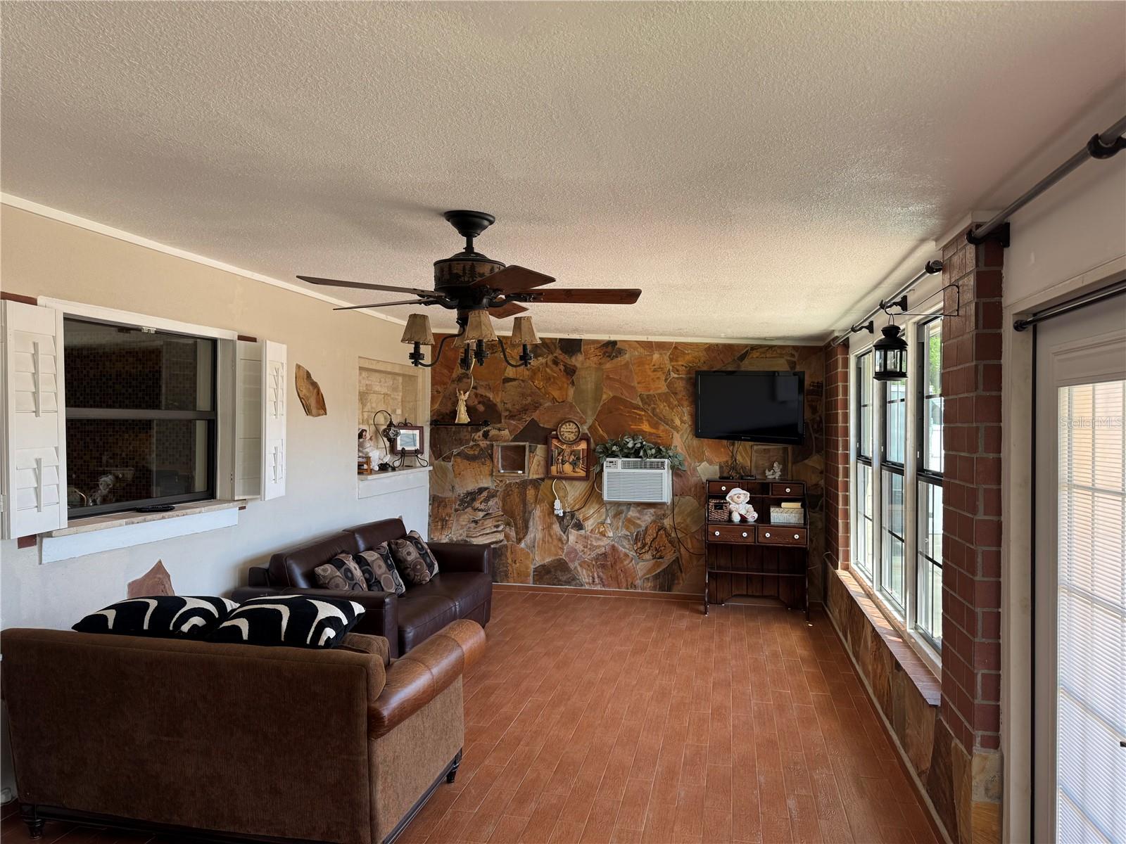 LAUREL HILLS - Residential