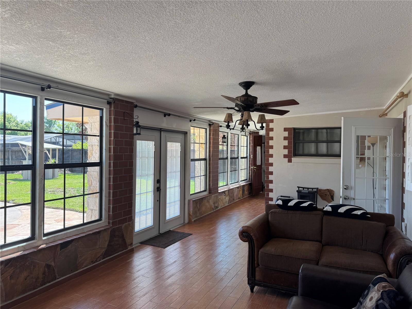 LAUREL HILLS - Residential