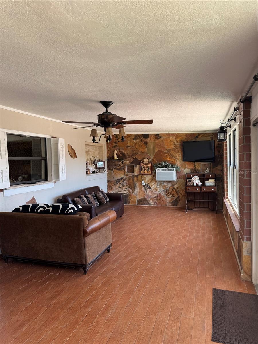 LAUREL HILLS - Residential