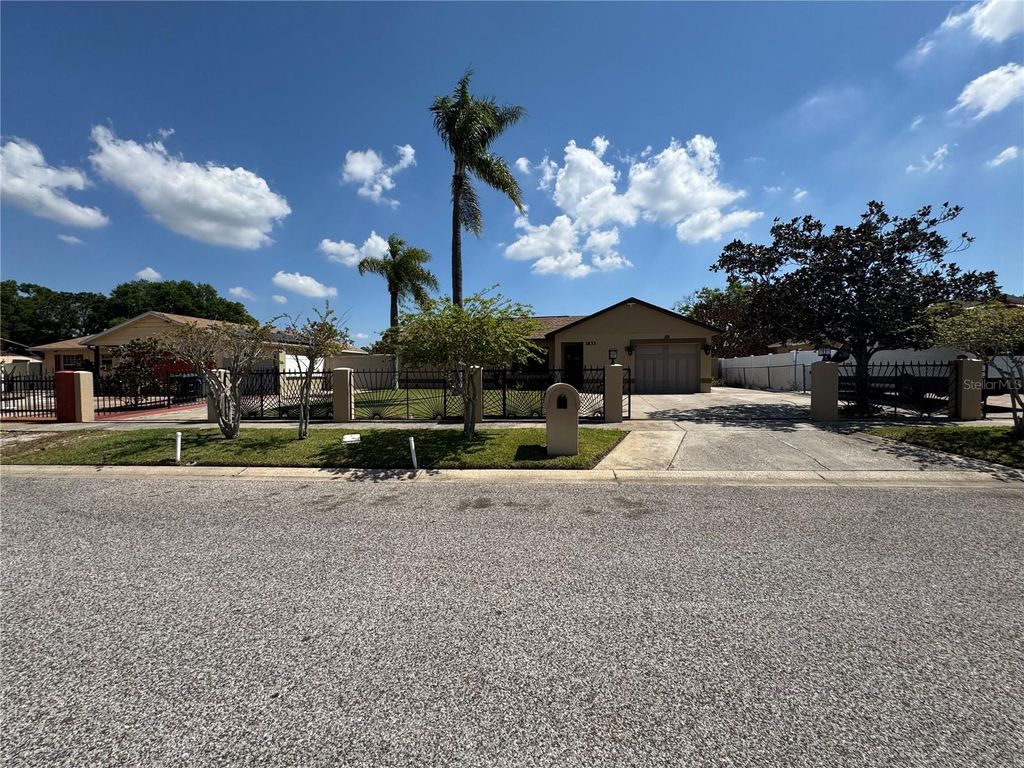 Photo of 1833 Matterhorn Drive, Orlando, FL 32818 (MLS # O6394538)