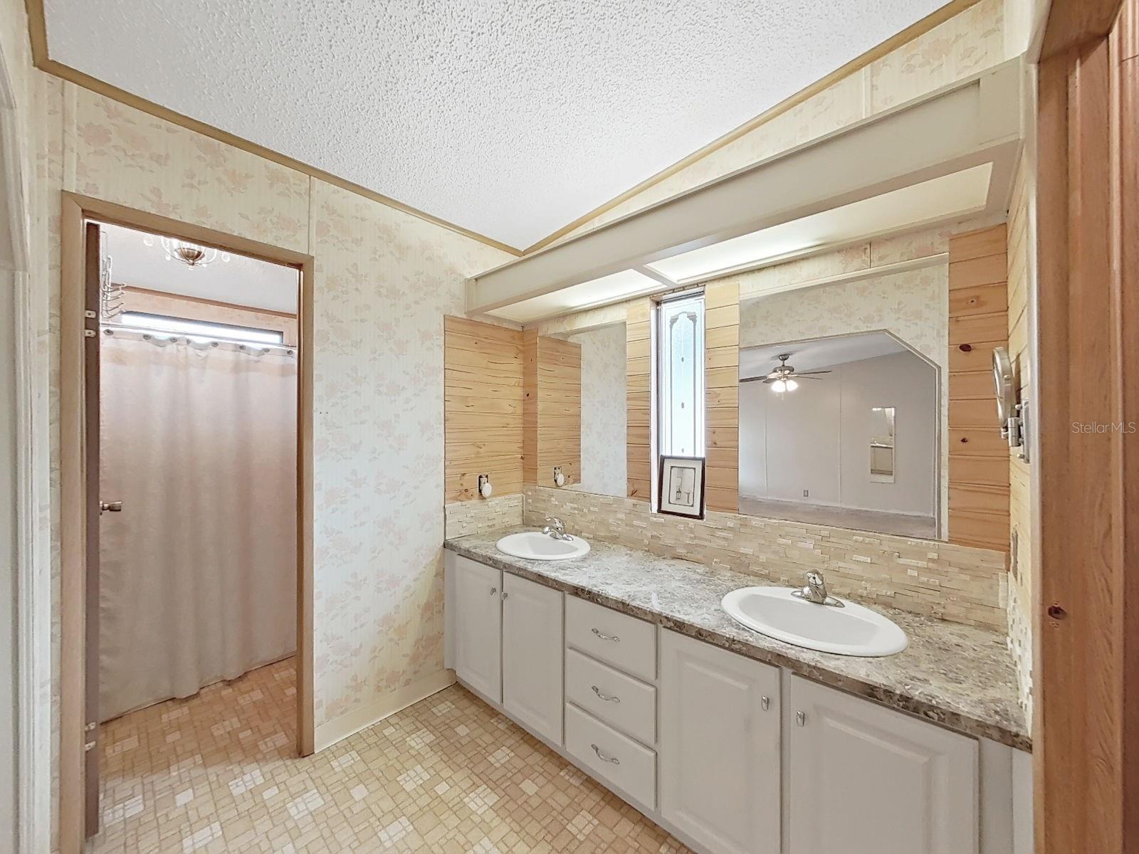 FOXWOOD LAKE ESTATES - Residential