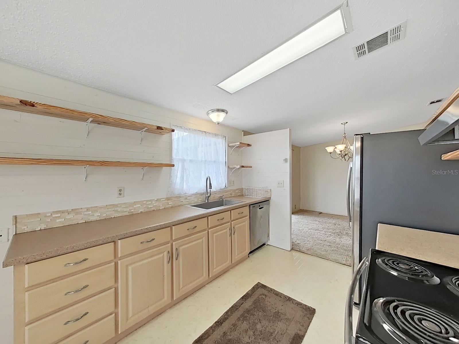 FOXWOOD LAKE ESTATES - Residential