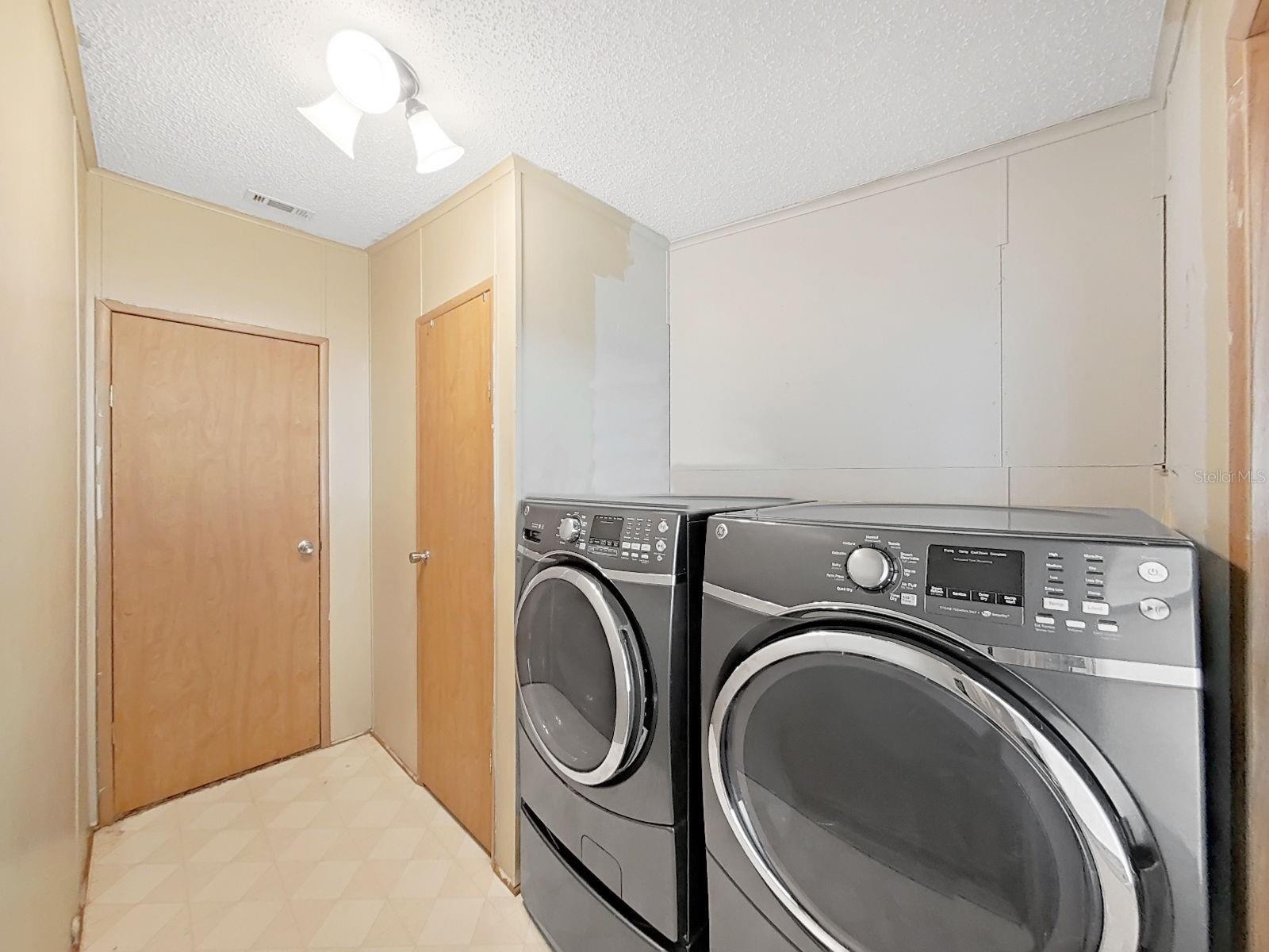 FOXWOOD LAKE ESTATES - Residential