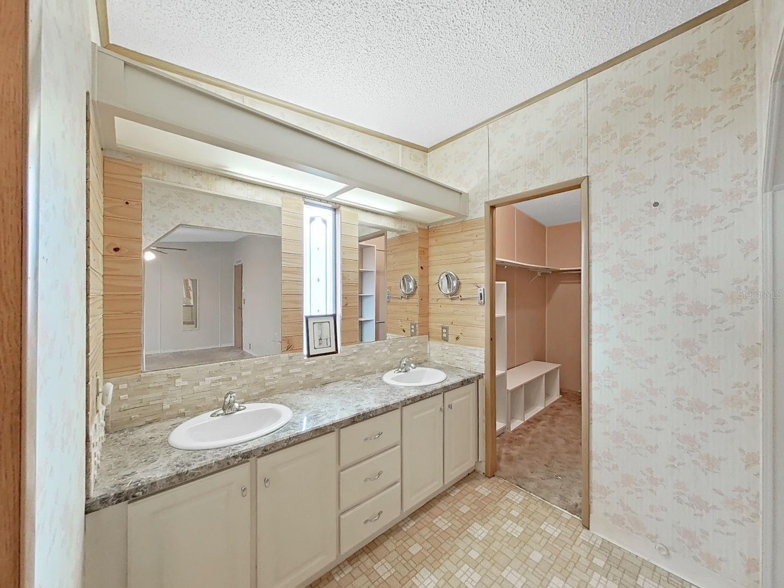 FOXWOOD LAKE ESTATES - Residential