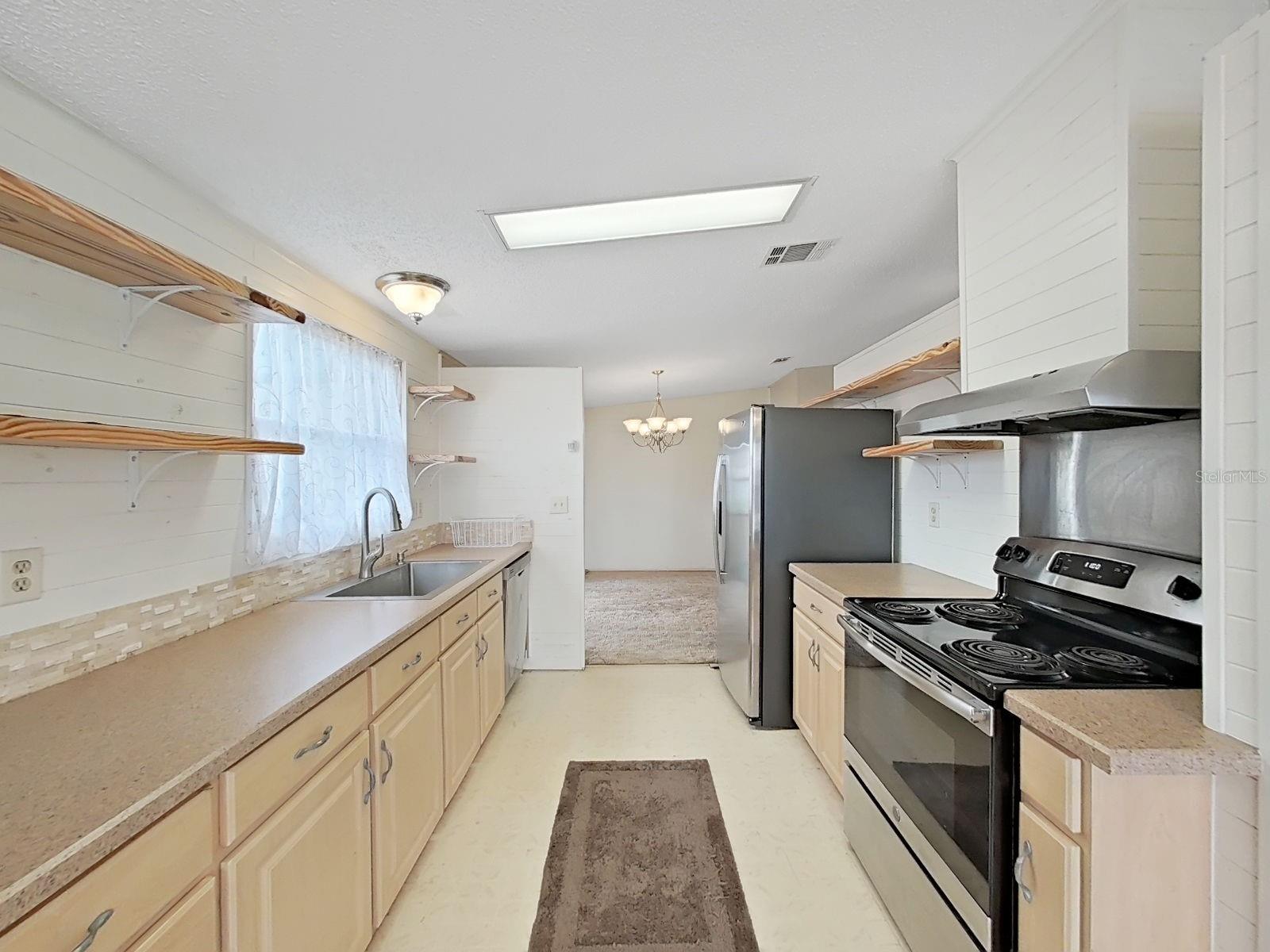 FOXWOOD LAKE ESTATES - Residential