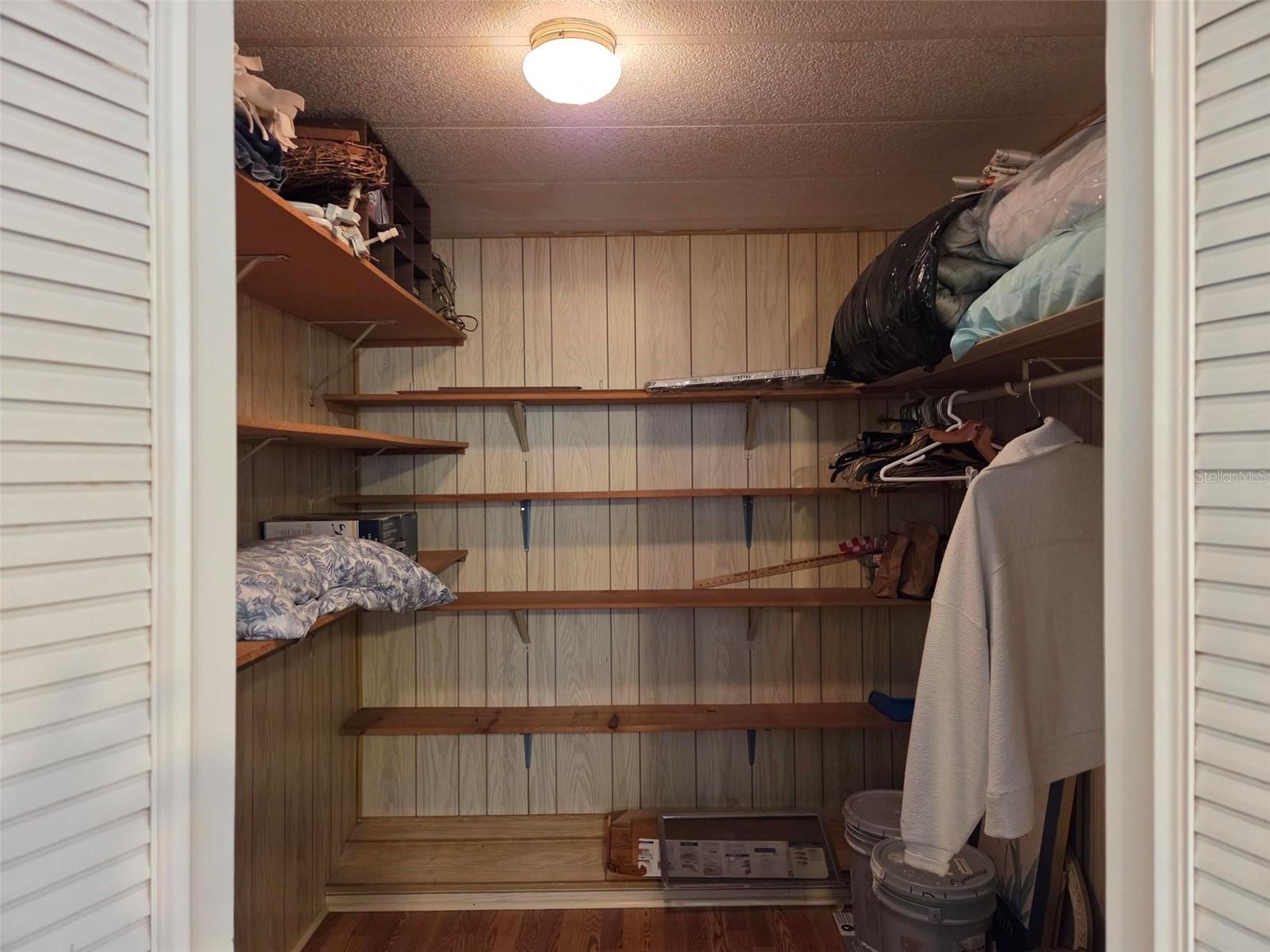 OAKWOOD MANOR - Residential