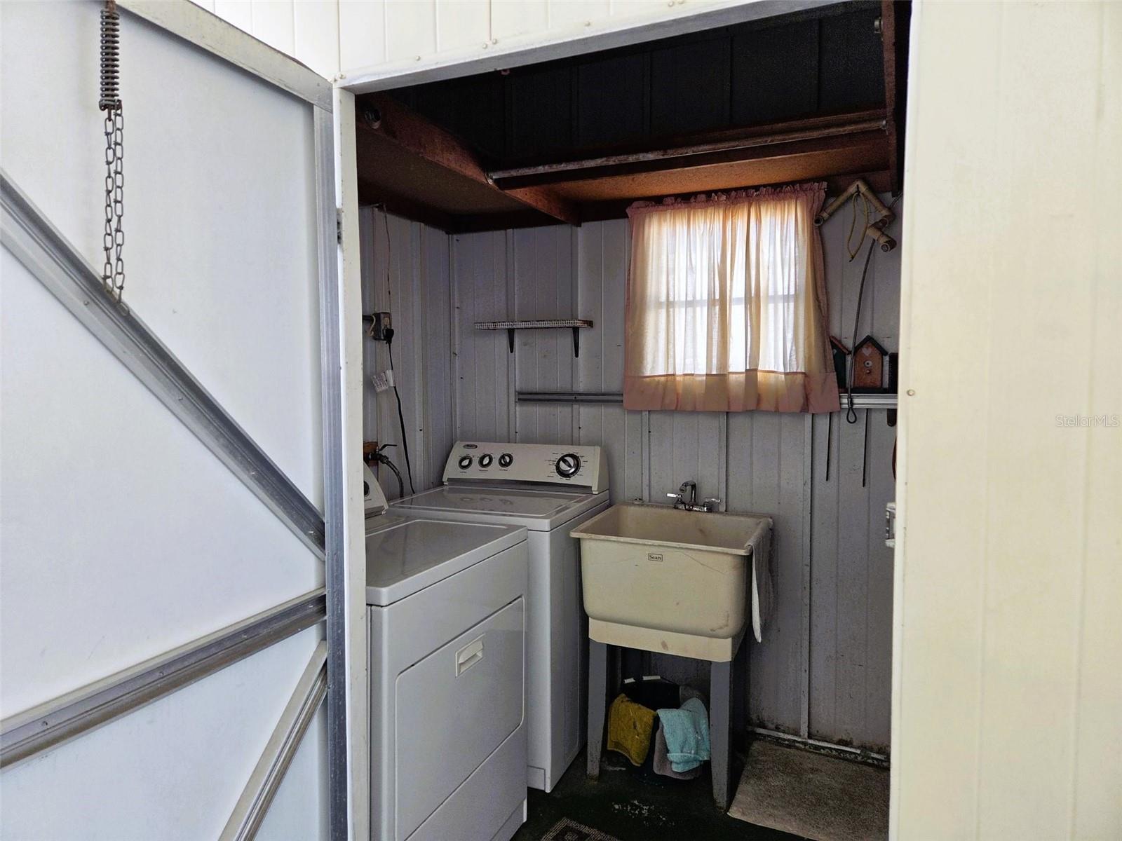 OAKWOOD MANOR - Residential