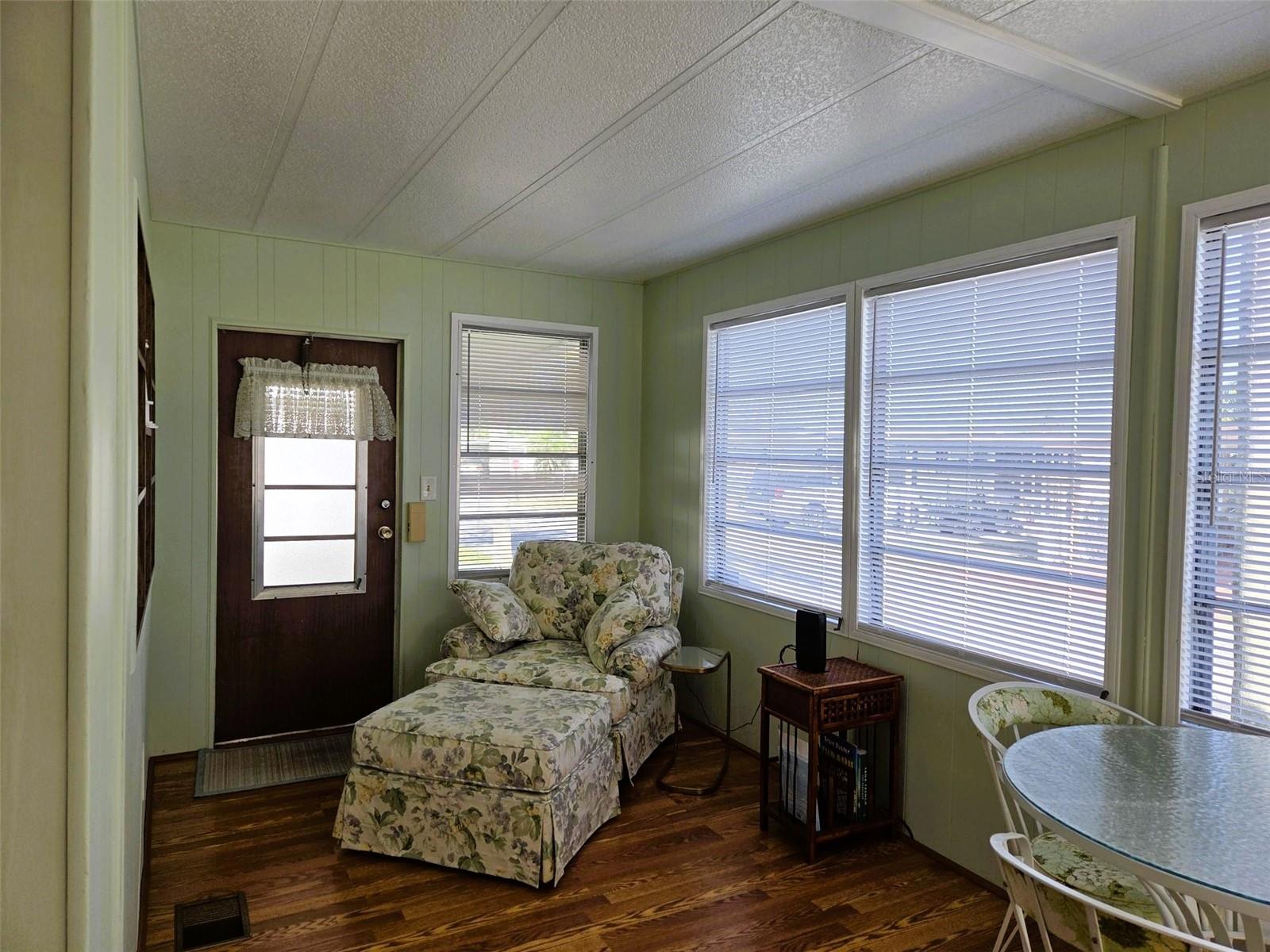 OAKWOOD MANOR - Residential