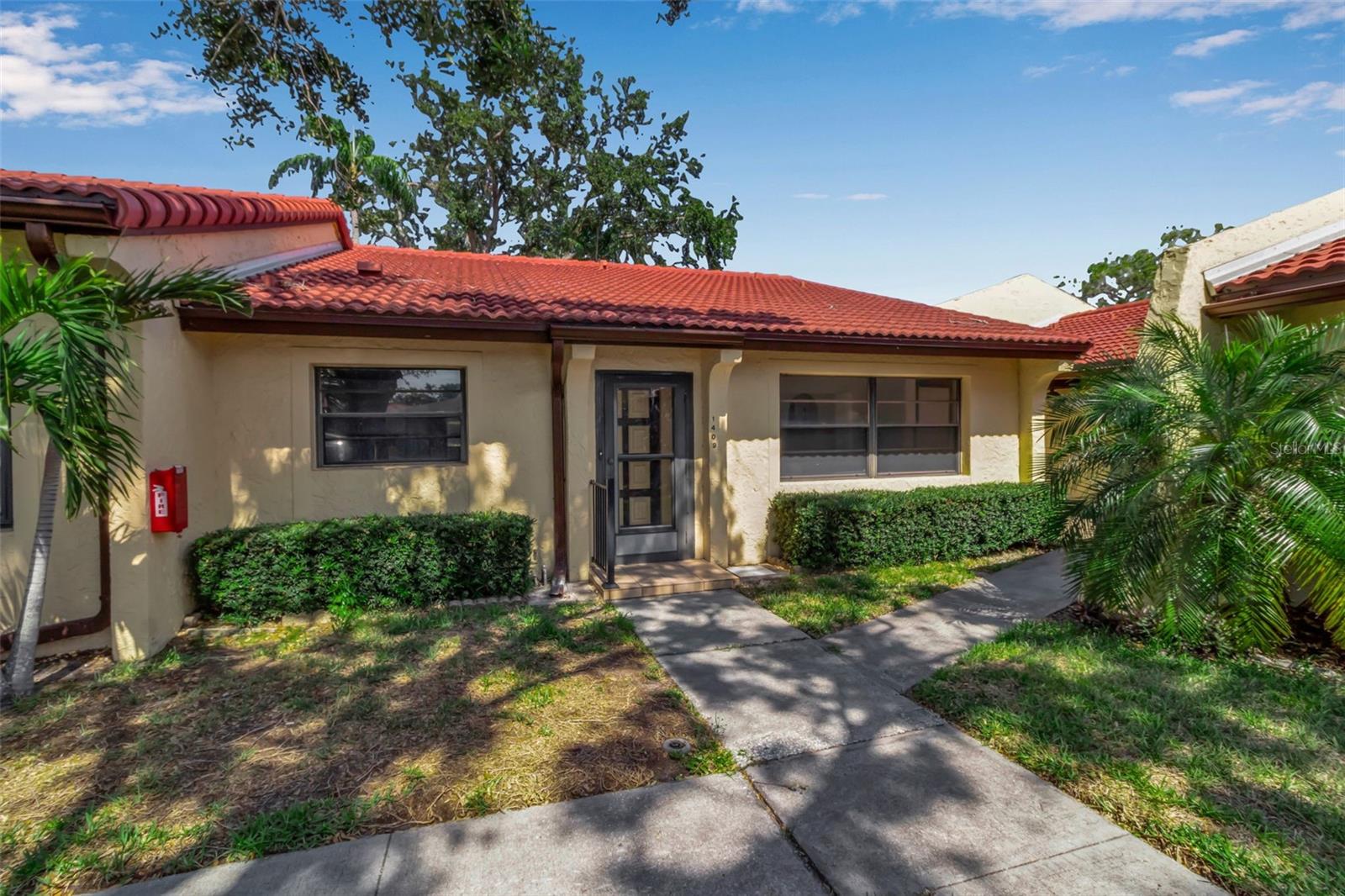 AS YOU DRIVE THROUGH THIS BEAUTIFUL COMMUNITY, "DO YOU LIKE PINA COLLADA" WILL IMMEDIATELY PLAY IN YOUR HEAD! RESORT LIKE, WELL MAINTAINED, AND THAT IS JUST THE BEGINNING. THIS 1400+ SQ FOOT CONDO CATHEDRAL CEILINGS, FRESHLY PAINTED, WITH QUARTZ COUNTERTOPS, TWO LOVELY BATHS, AND A LAUNDRY AREA CONVENIENTLY LOCATED BETWEEN THE ENSUITE AND GUEST BEDROOMS. CEILING FANS THROUGHOUT, GREAT VIEWS AND VERY LOW MAINTENANCE FEES. WE ARE NOT ALLOWED TO SAY "NEW" BUT ALL APPLIANCES HAVE NEVER BEEN USED, WITH THE MANUALS IN THEIR ORIGINAL PACKAGES. THE SELLER HAS TOTALLY REDONE THIS REALLY PRETTY UNIT, FEATURING UPGRADES, ANDIMPROVEMENTS THROUGHOUT.
MEADOWCROFT IS BEAUTIFUL AND THIS VILLA HAS A DEEDED CAR PORT JUST STEPS FROM THE FRONTDOOR. CLOSE TO MEDICAL OFFICES AND A TRAUMA CENTER, THE BEACHES, A VARIETY OF RESTAURANTS, AND MORE. IF YOU ARE THINKING ABOUT AN INVESTMENTS OR A NEW HOME, DON'T MISS THIS. THE VILLAS ARE SPREAD OUT, LOTS OF GREEN SPACE AND A COMMNITY CENTER WITH A POOL, WHERE YOU CAN EXERCISE OR JUST RELAX.
PICKLE BALL AND TENNIS COURTS ARE CLOSE BY. THERE IS SHUFFLE BOARD, AND LOTS OF OPPORTUNITIES FOR ENJOY YOUR DAYS OFF OR YOUR RETIREMENT.
THE LOCATION IS OUTSTANDING, CLOSE TO THE BEACHES, THE ROBINSON PRESERVE, PALMA SOLA BOTANICAL GARDENS, AND LOTS OF ENTERTAINMENT VENUES. YOU WILL NEVER BE BORED, DONT MISS THIS BEAUTIFUL LOCATION AND VILLA.
PLEASE REFER TO RULES & REGS. ALL INFORMATION BELIEVED TO BE ACCURATED BUT SHOUD BE VERIFIED.