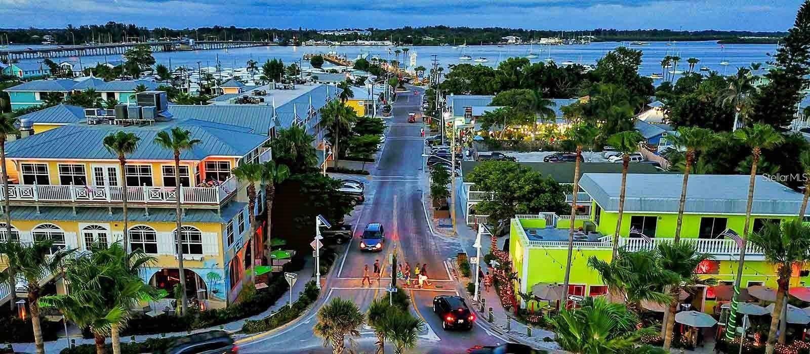 96 TWIN SHORES BOULEVARD, LONGBOAT KEY, FL, 34228 3 96 TWIN SHORES BOULEVARD