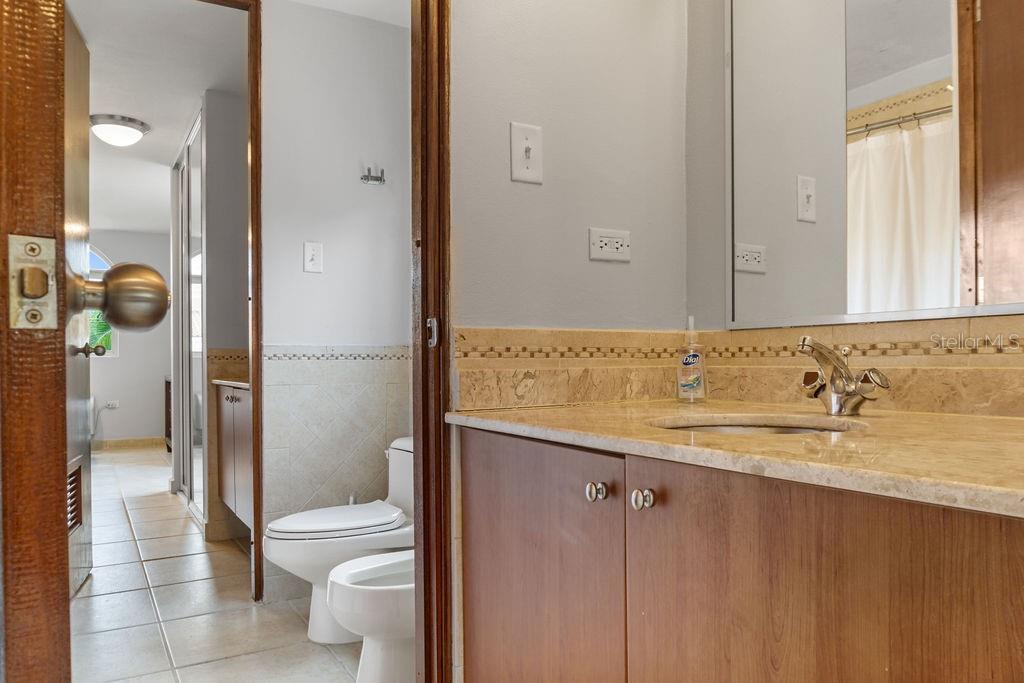 AQUABELLA - Residential Lease