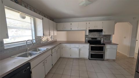 Tiny photo for 2423 S South Avenue, Leesburg, FL 34748 (MLS # O6386792)