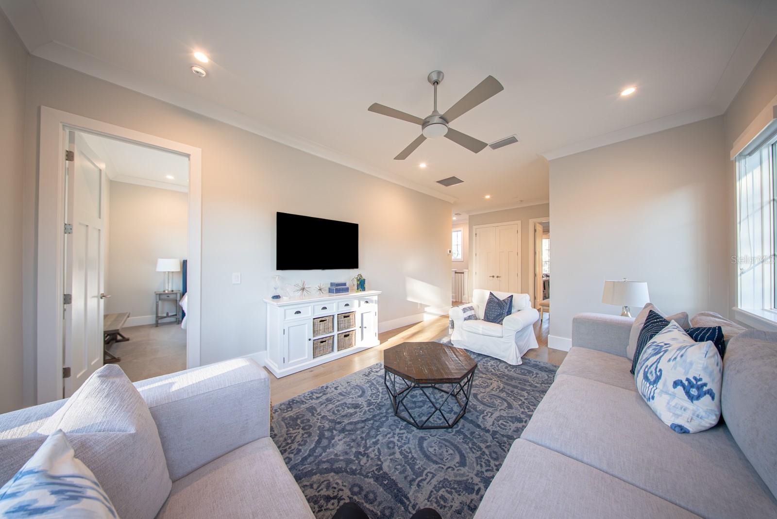 DAVIS SHORES - Residential