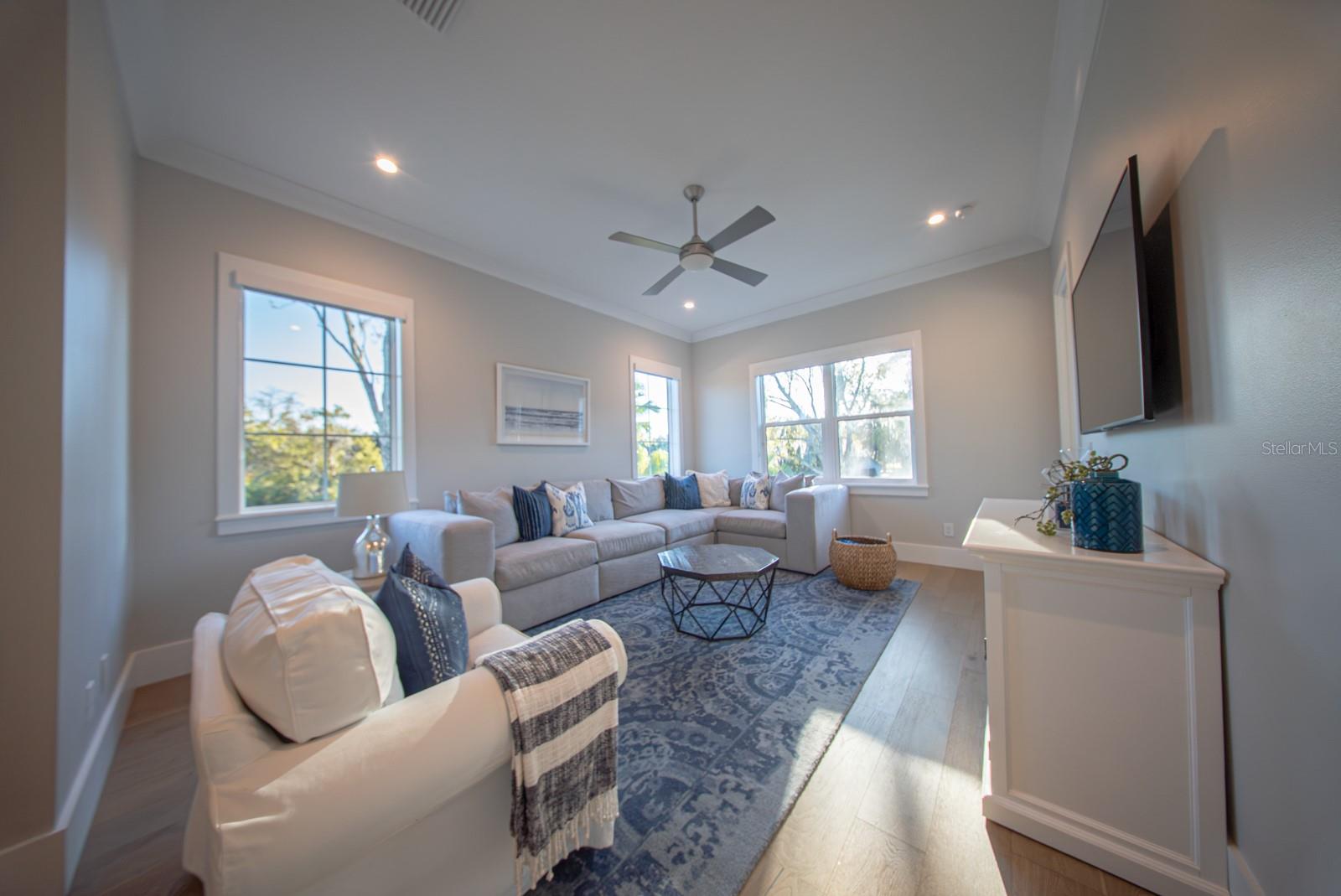 DAVIS SHORES - Residential