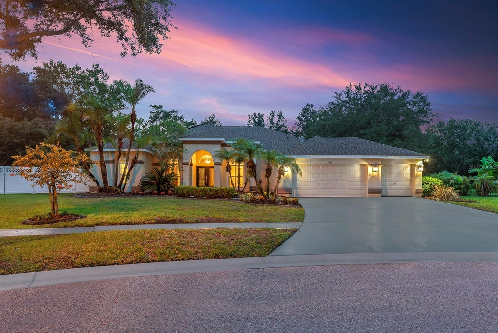 Photo of 5711 Tanagerside Road, Lithia, FL 33547 (MLS # TB8533062)