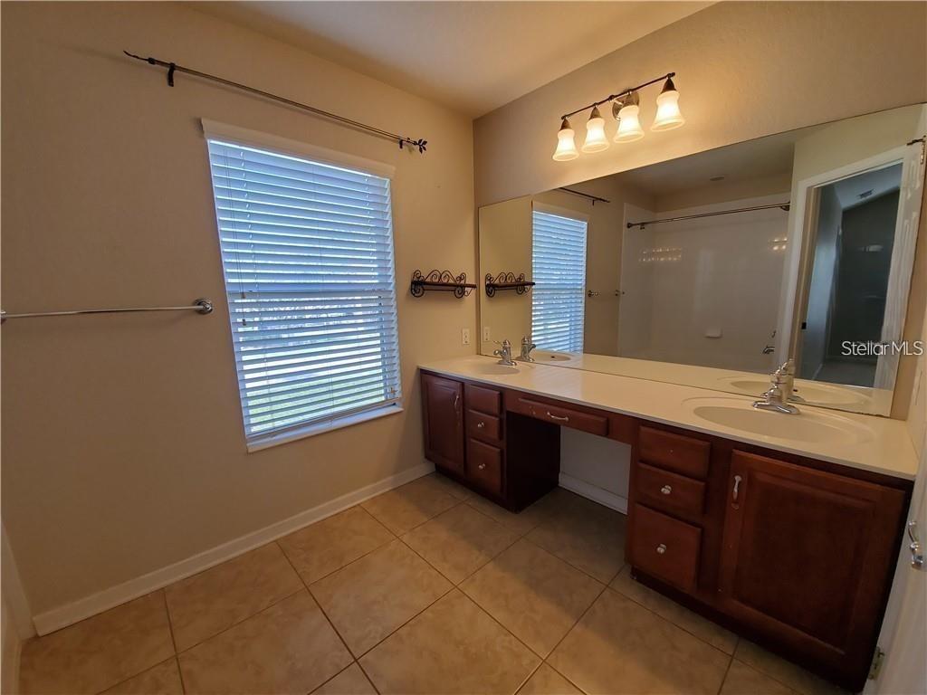 REGENCY OAKS UNIT TWO - Residential Lease