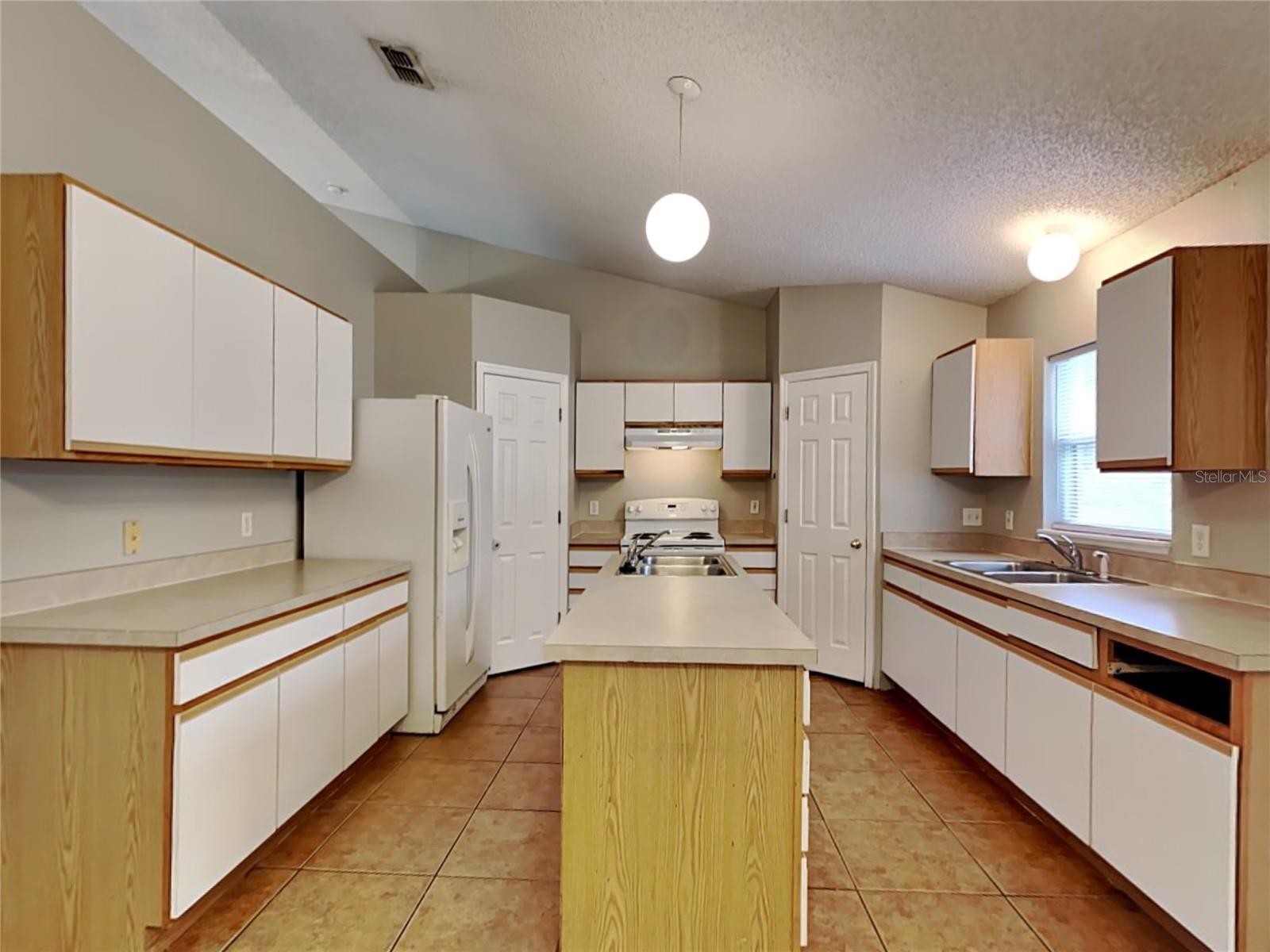 DELTONA LAKES UNIT 54 - Residential Lease