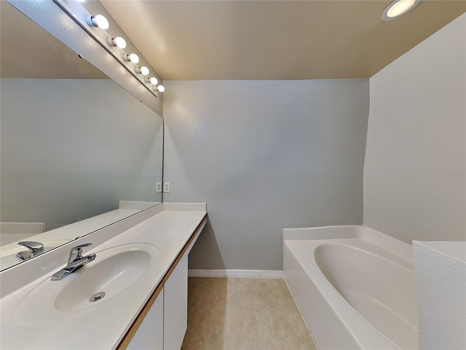 DELTONA LAKES UNIT 54 - Residential Lease